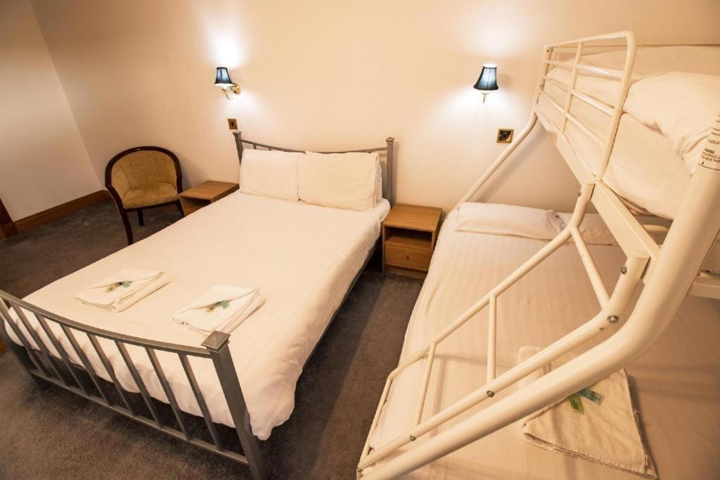 The Ben Mhor Hotel, Bar & Restaurant Grantown-on-Spey Extérieur photo