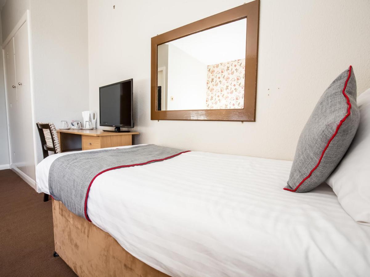 The Ben Mhor Hotel, Bar & Restaurant Grantown-on-Spey Extérieur photo