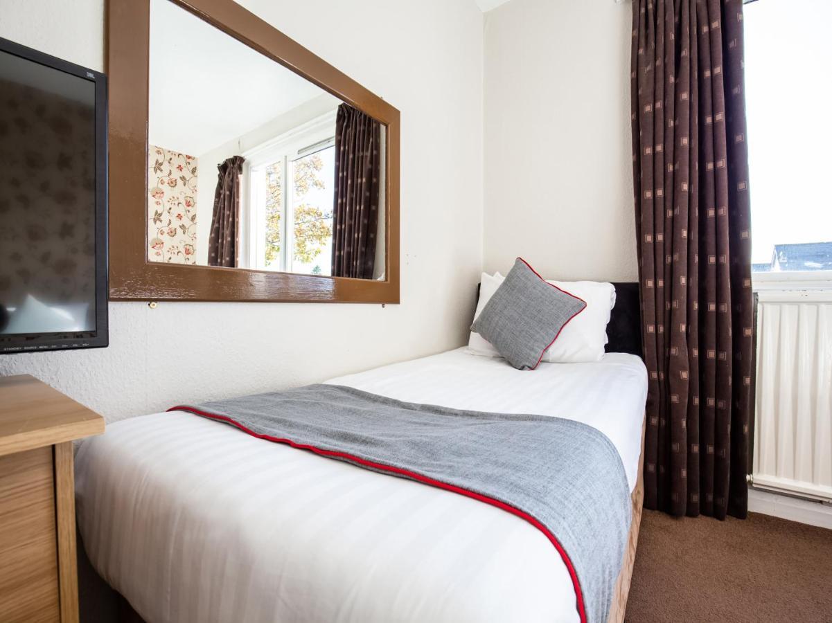 The Ben Mhor Hotel, Bar & Restaurant Grantown-on-Spey Extérieur photo
