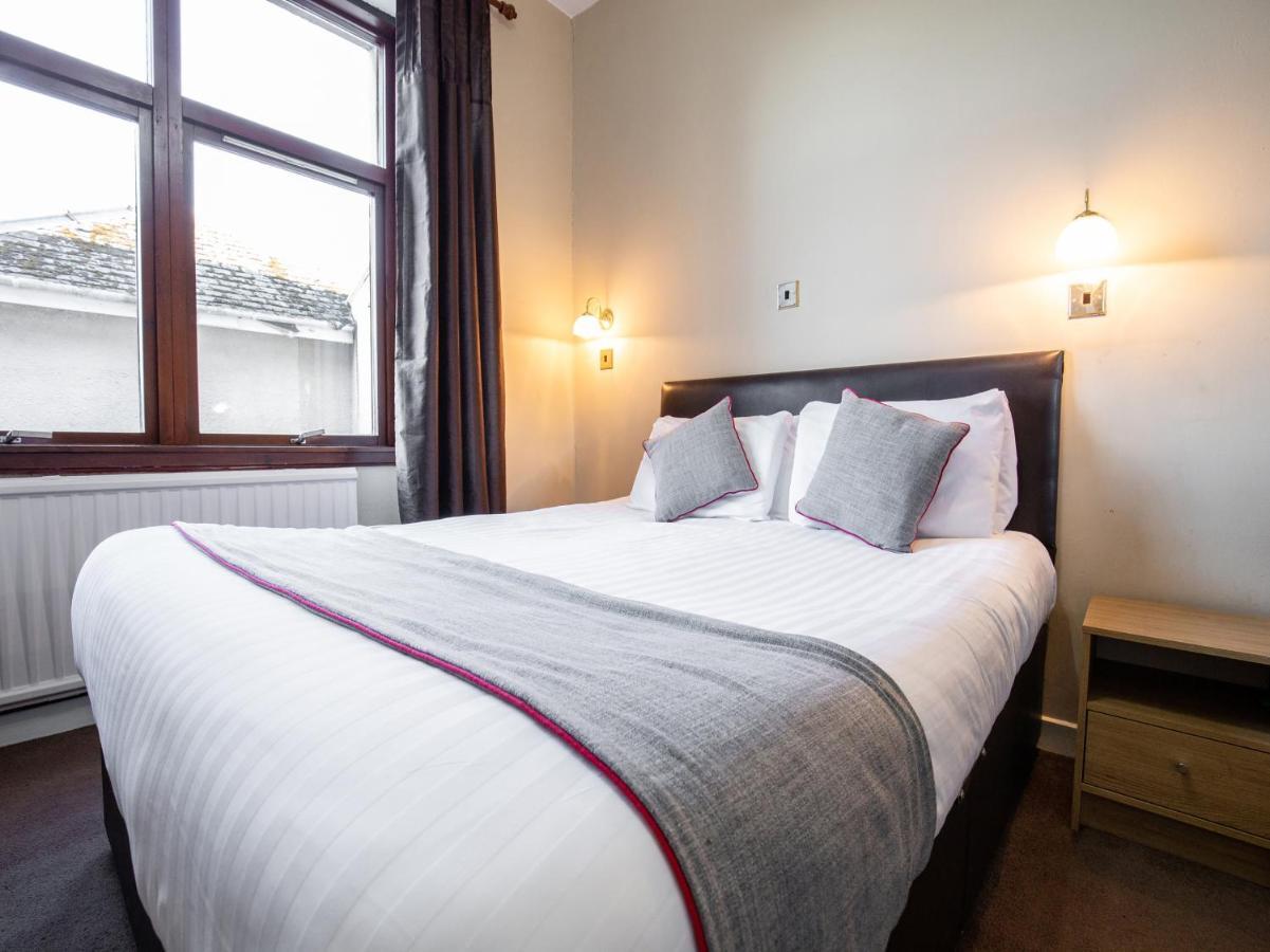 The Ben Mhor Hotel, Bar & Restaurant Grantown-on-Spey Extérieur photo