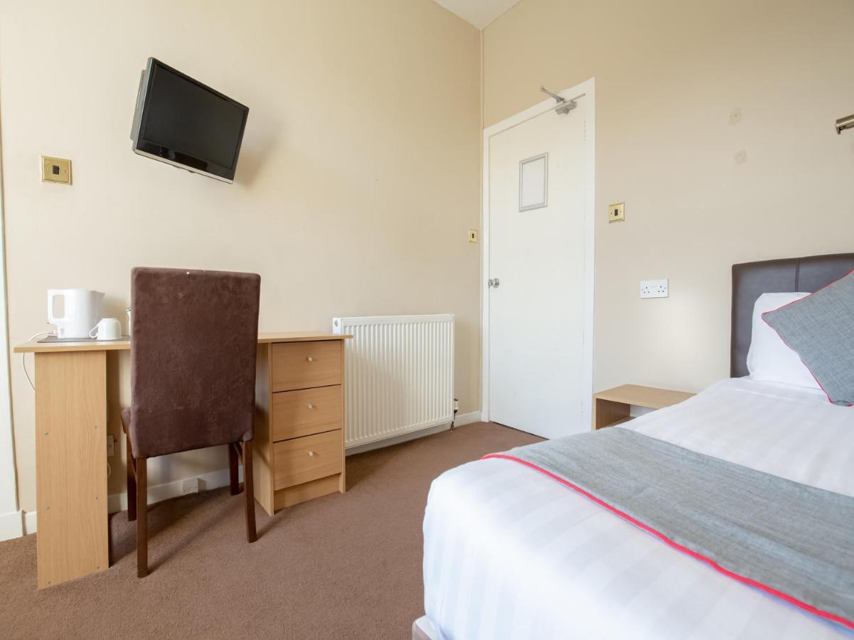 The Ben Mhor Hotel, Bar & Restaurant Grantown-on-Spey Extérieur photo
