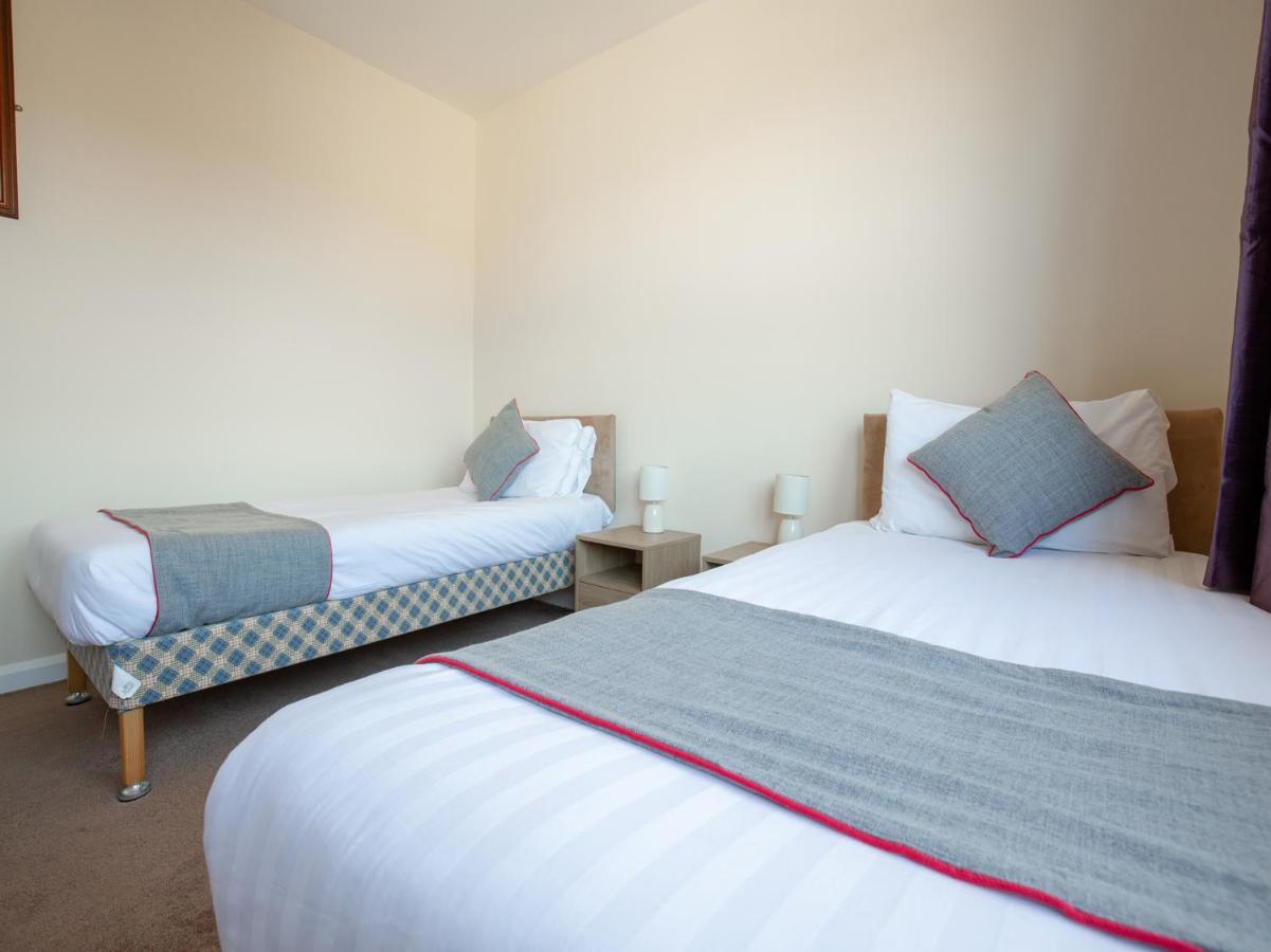 The Ben Mhor Hotel, Bar & Restaurant Grantown-on-Spey Extérieur photo