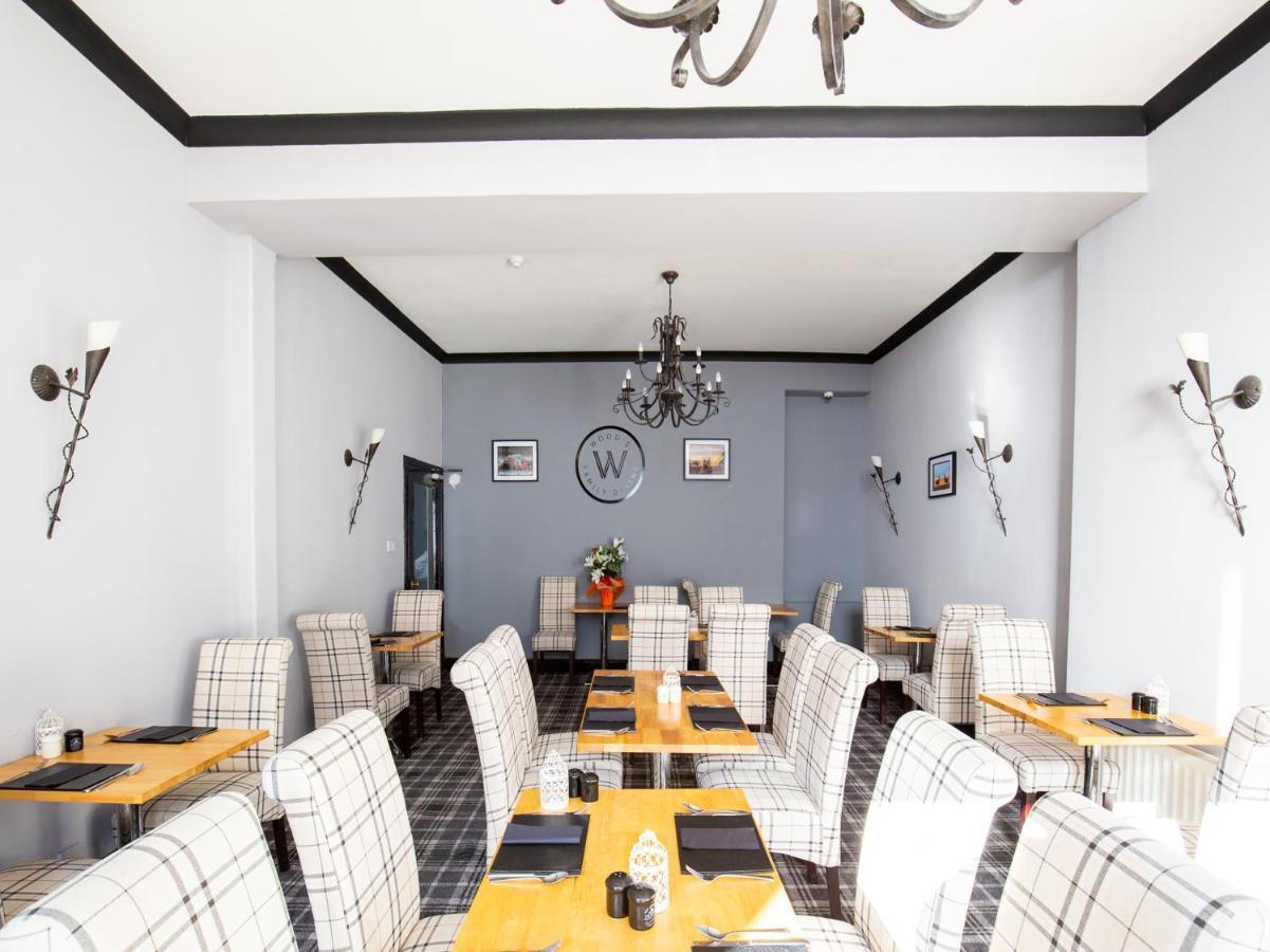 The Ben Mhor Hotel, Bar & Restaurant Grantown-on-Spey Extérieur photo