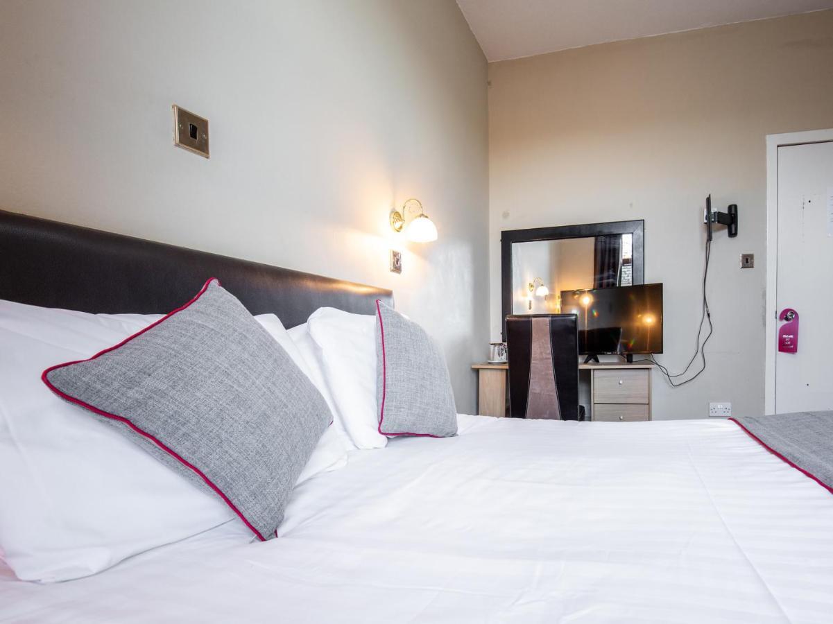 The Ben Mhor Hotel, Bar & Restaurant Grantown-on-Spey Extérieur photo