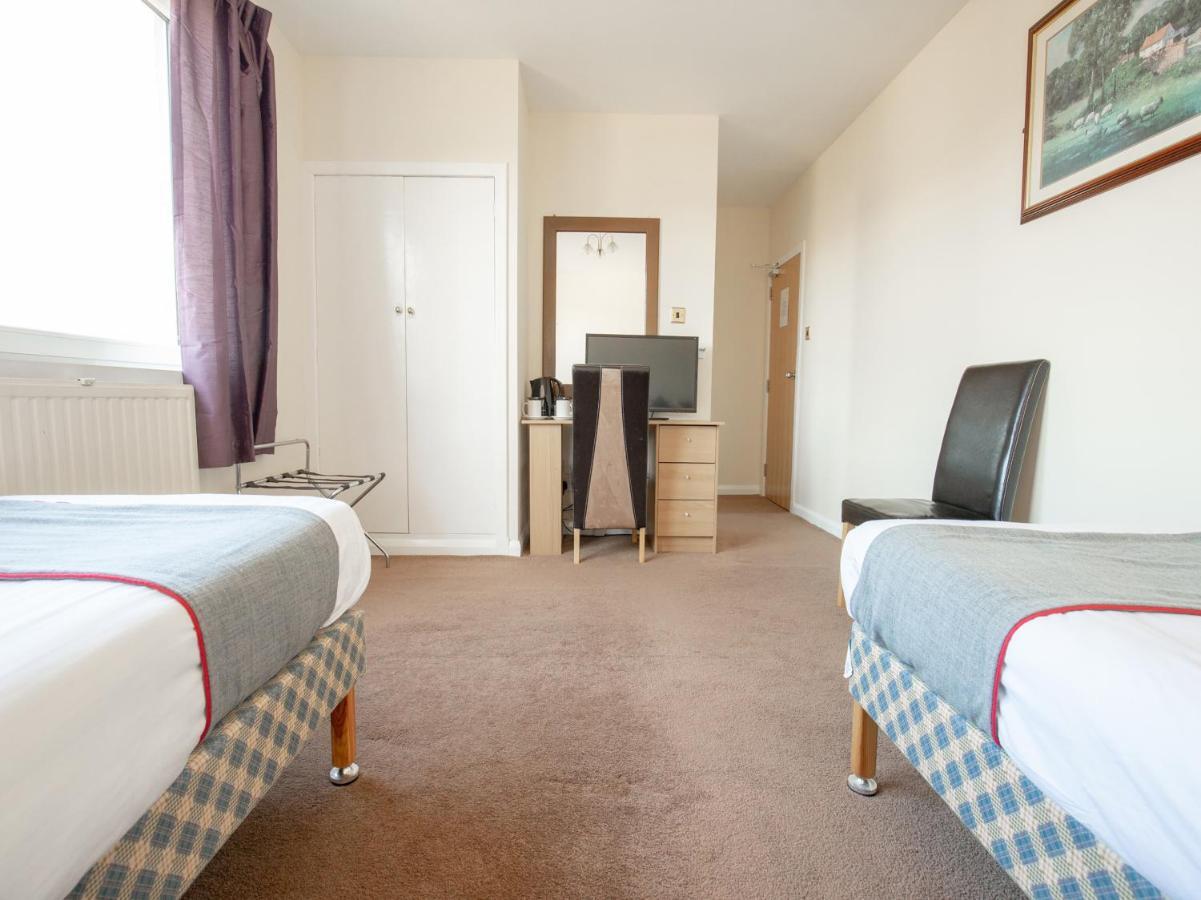 The Ben Mhor Hotel, Bar & Restaurant Grantown-on-Spey Extérieur photo
