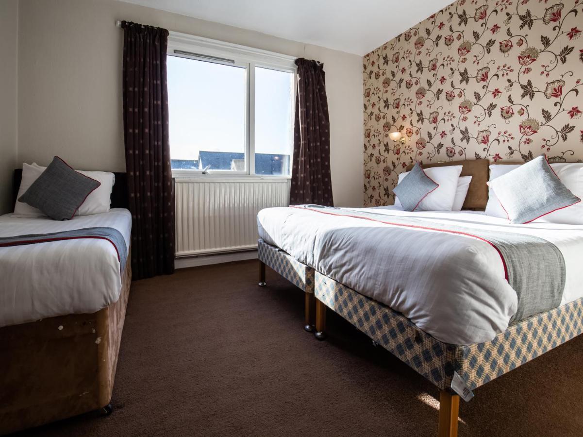 The Ben Mhor Hotel, Bar & Restaurant Grantown-on-Spey Extérieur photo