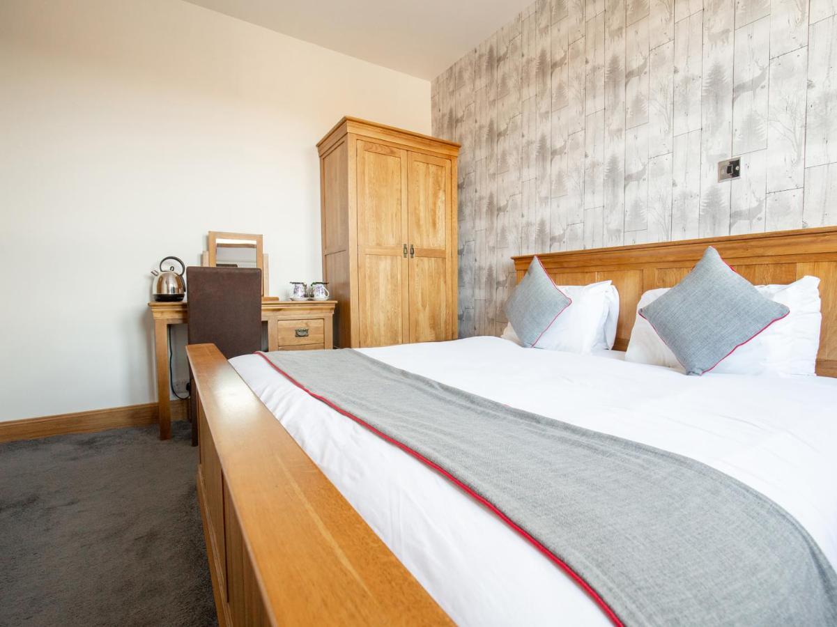The Ben Mhor Hotel, Bar & Restaurant Grantown-on-Spey Extérieur photo