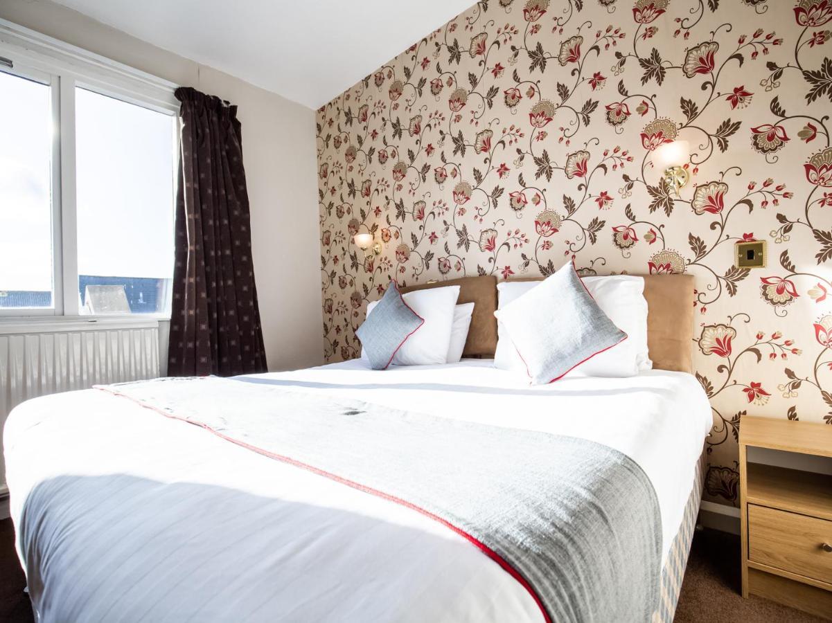 The Ben Mhor Hotel, Bar & Restaurant Grantown-on-Spey Extérieur photo