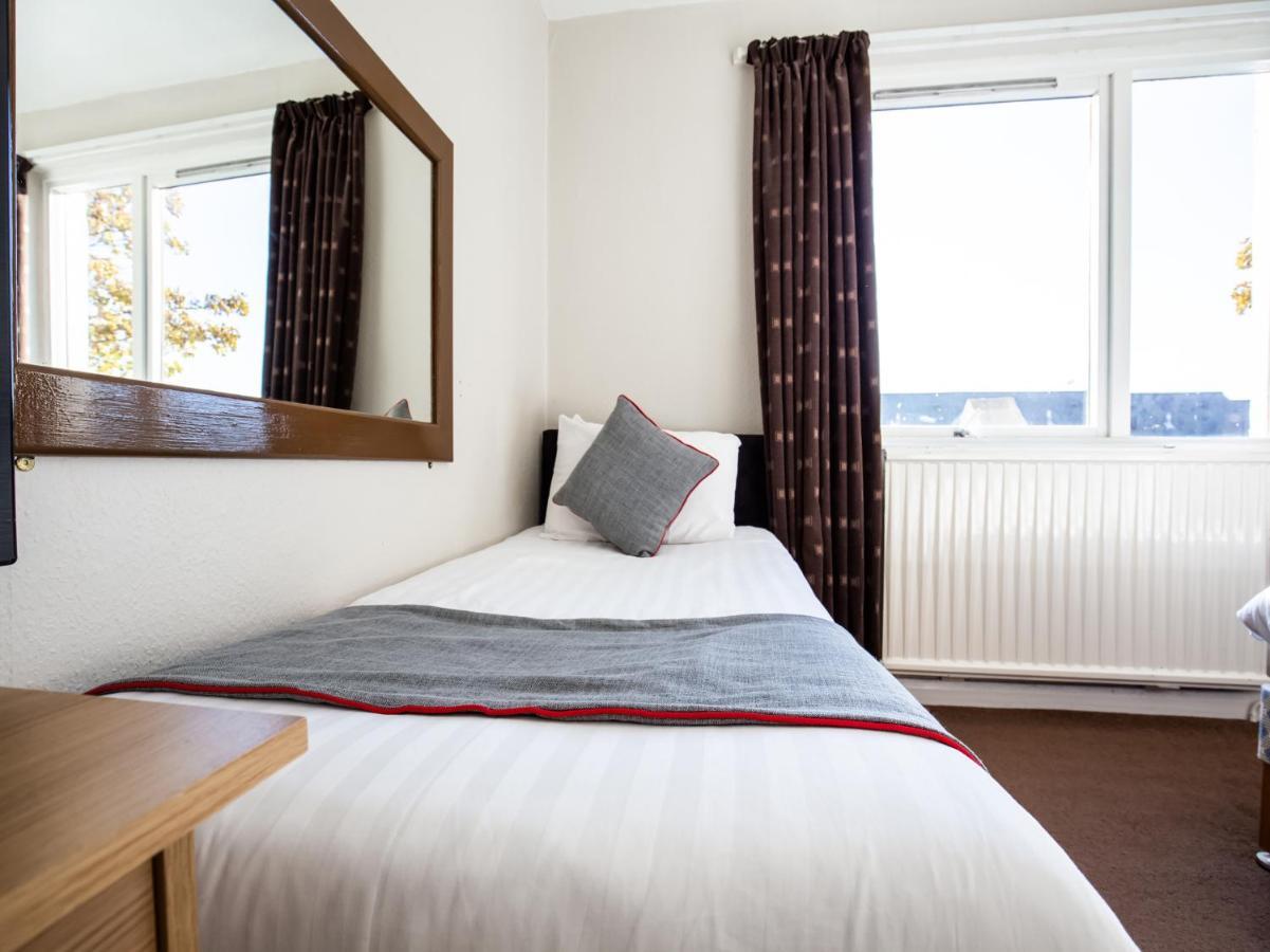 The Ben Mhor Hotel, Bar & Restaurant Grantown-on-Spey Extérieur photo