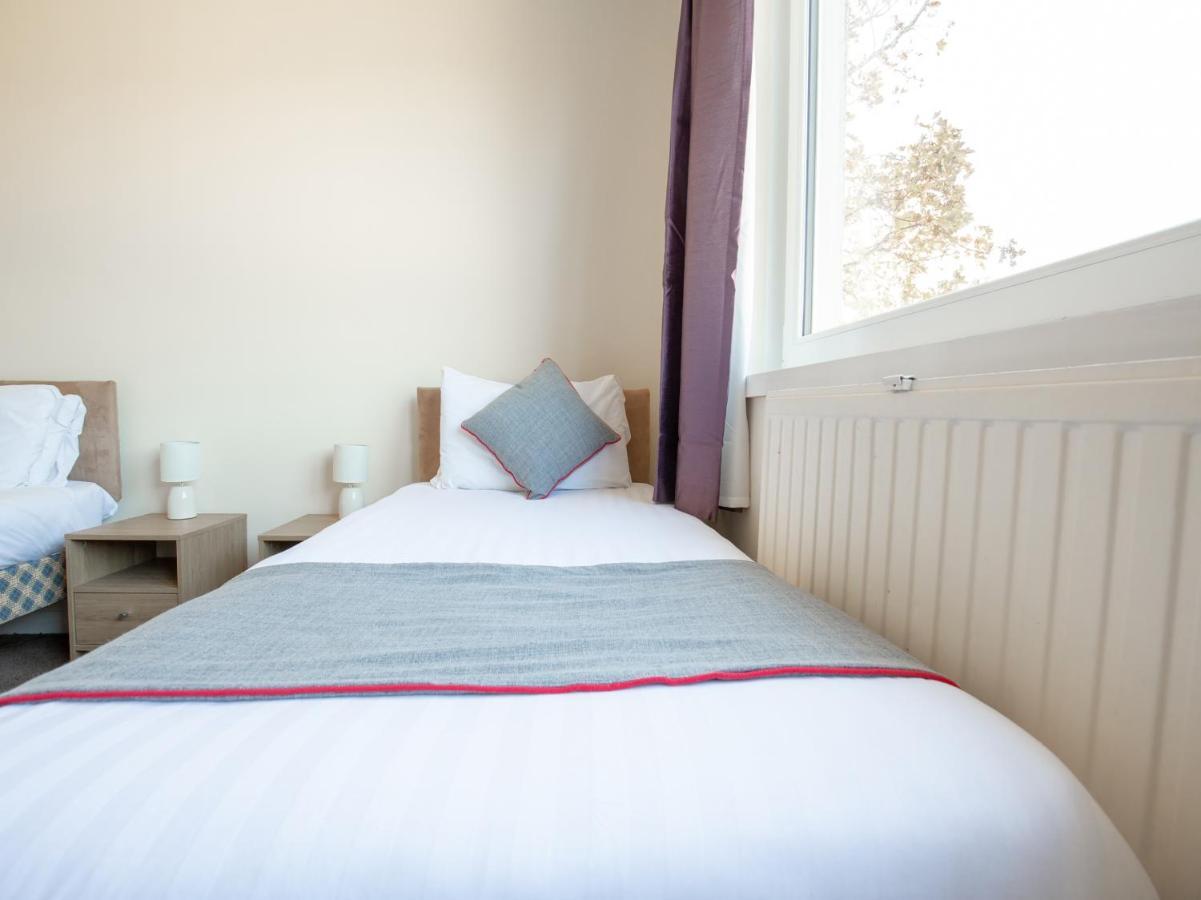 The Ben Mhor Hotel, Bar & Restaurant Grantown-on-Spey Extérieur photo